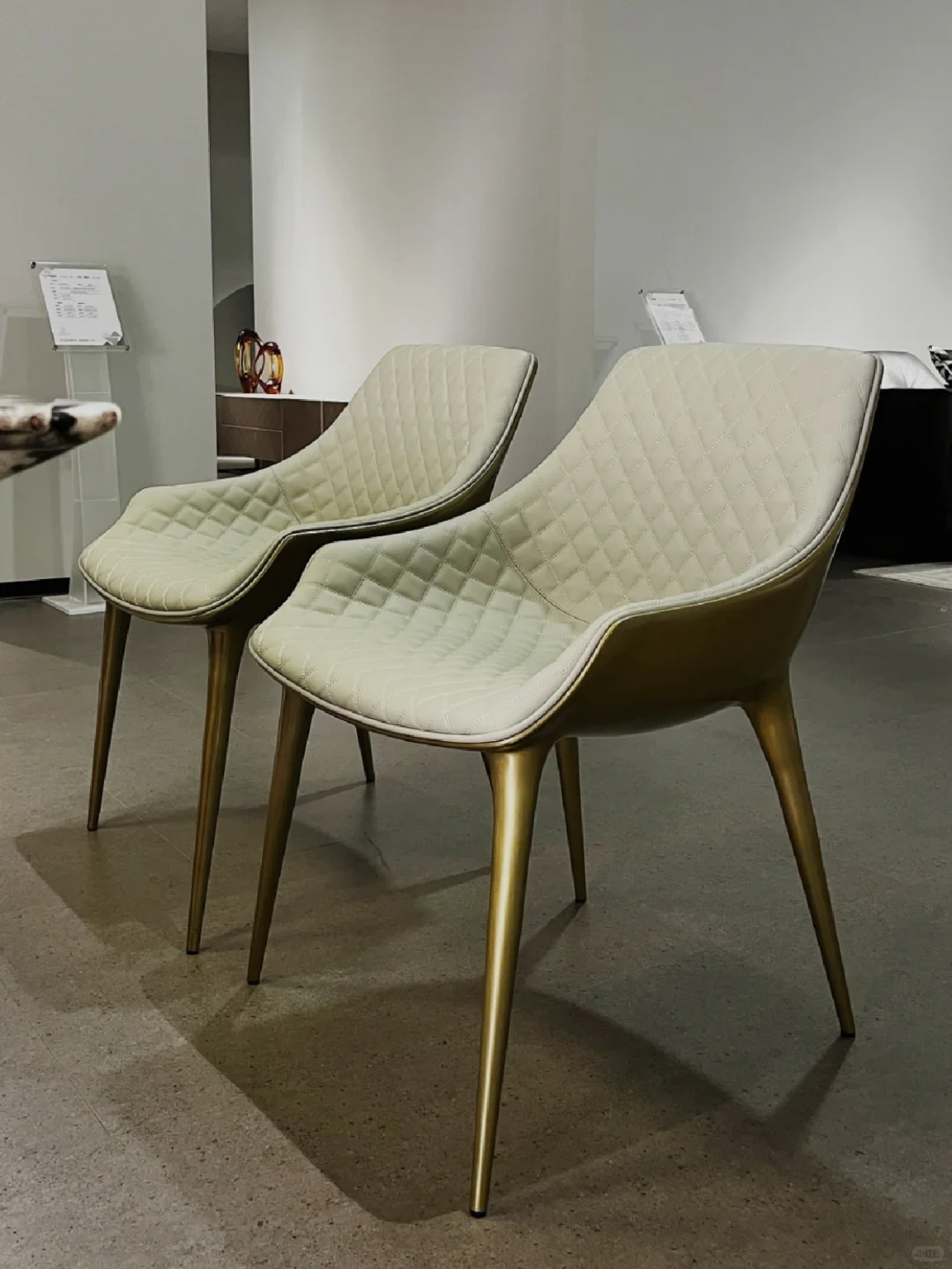 颜值逆天❗️被问爆的雪山蓝天然奢石餐桌‼️