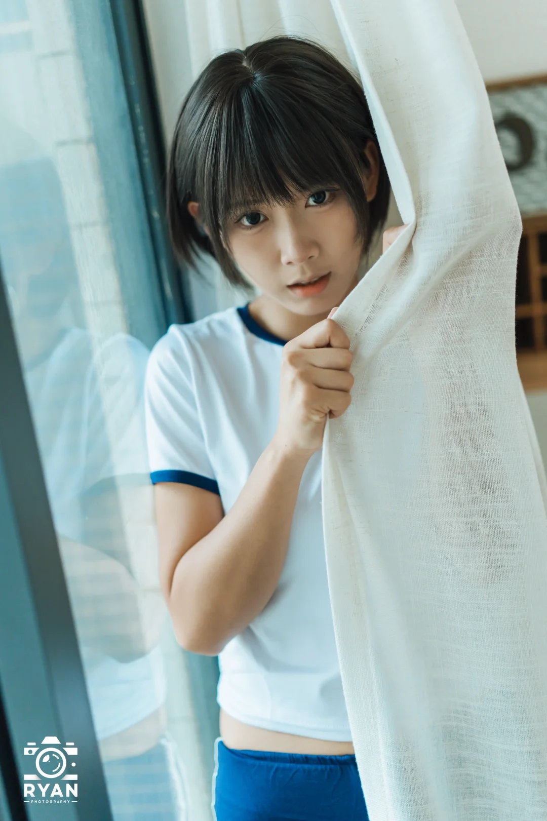 超適合夏天的「短髮窗邊寫真」💙