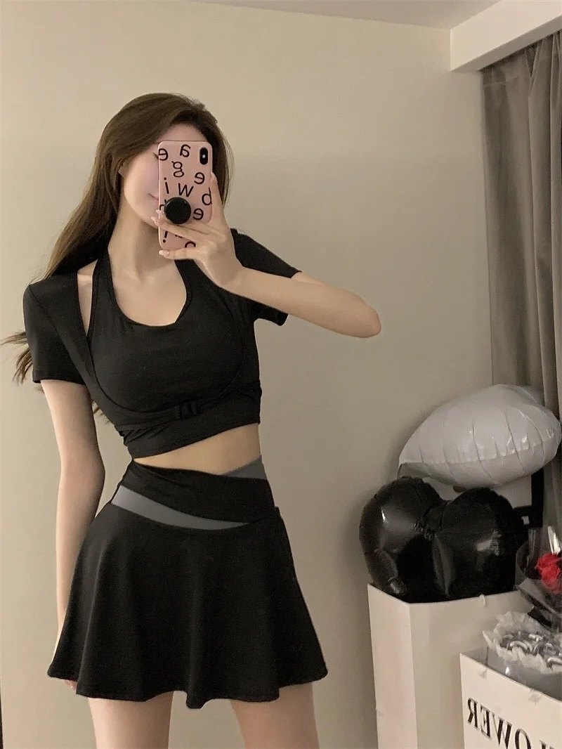 运动女孩的户外健身穿搭