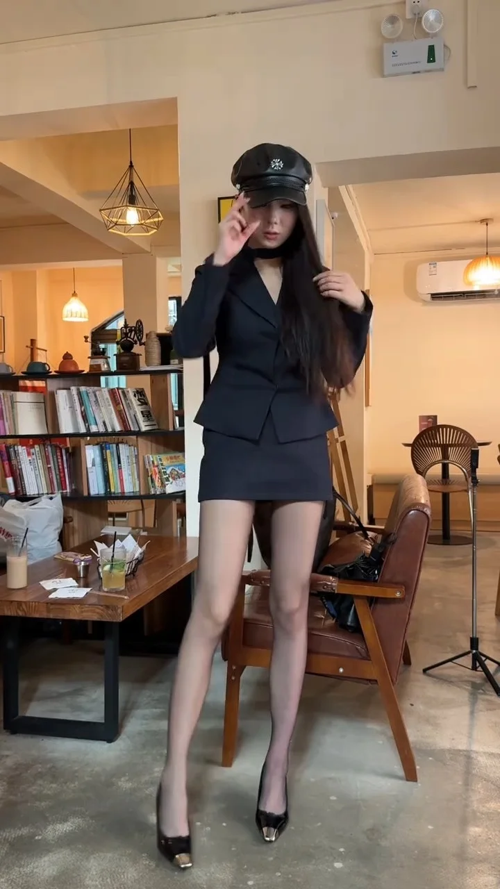 黑丝yyds真的好绝啊，很显瘦！