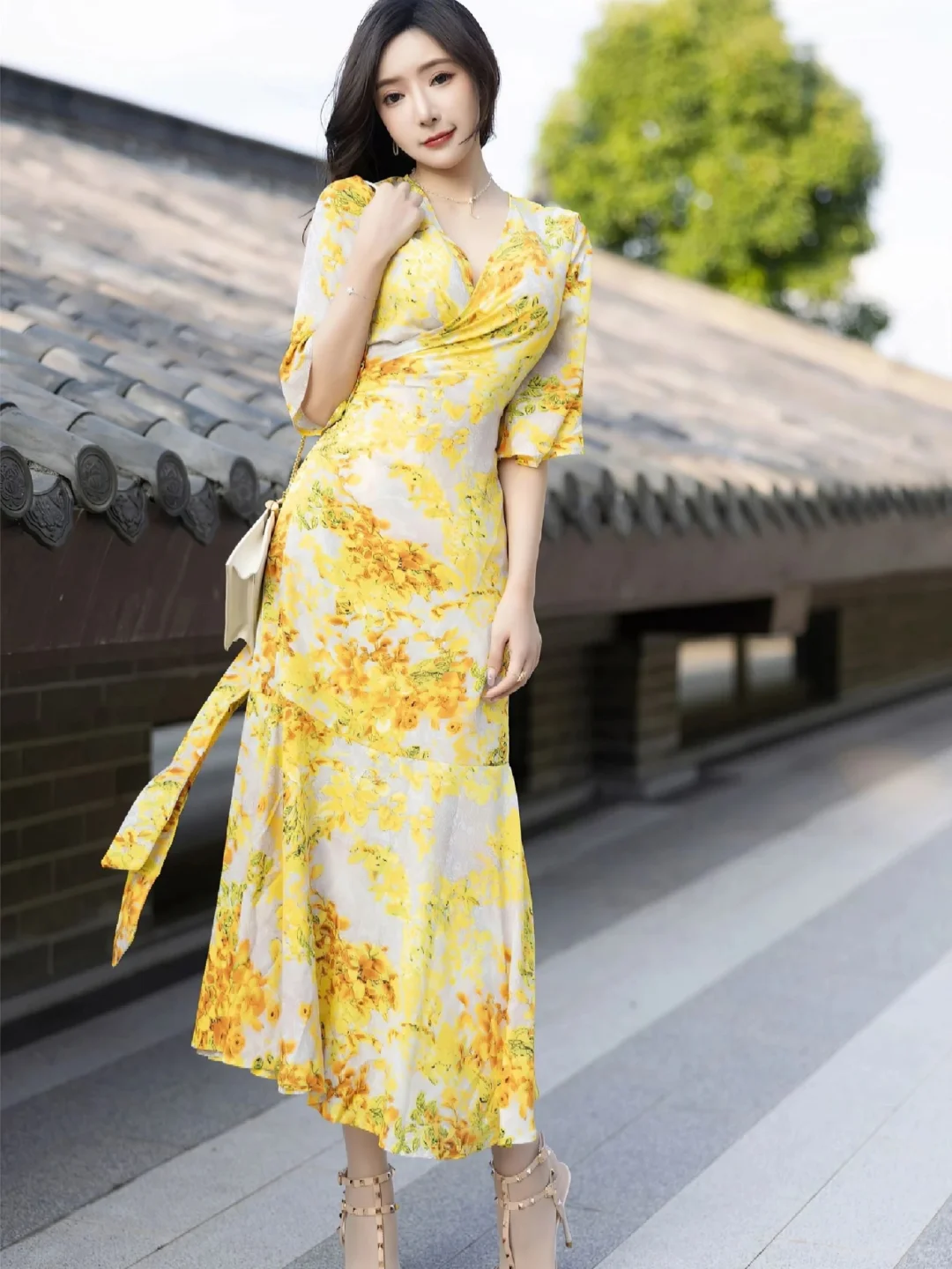 前凸后翘、饱满圆润、完美、秀人模特王馨瑶