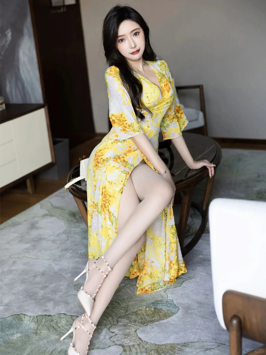 前凸后翘、饱满圆润、完美、秀人模特王馨瑶