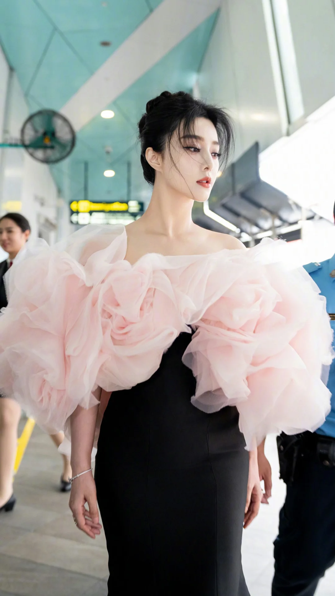 是经过岁月沉淀温柔而坚定的那种感觉