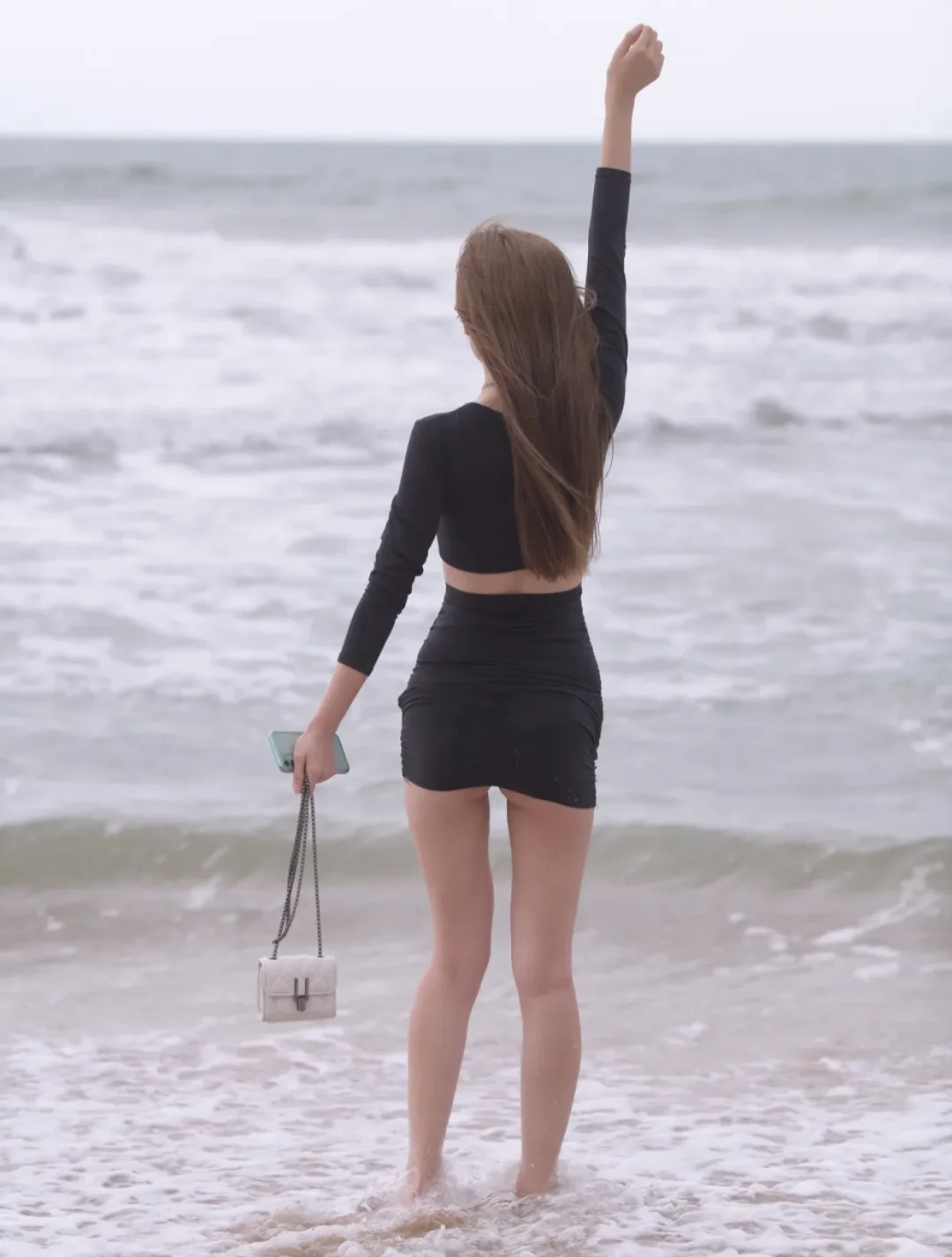 海边美女身材这么火辣～