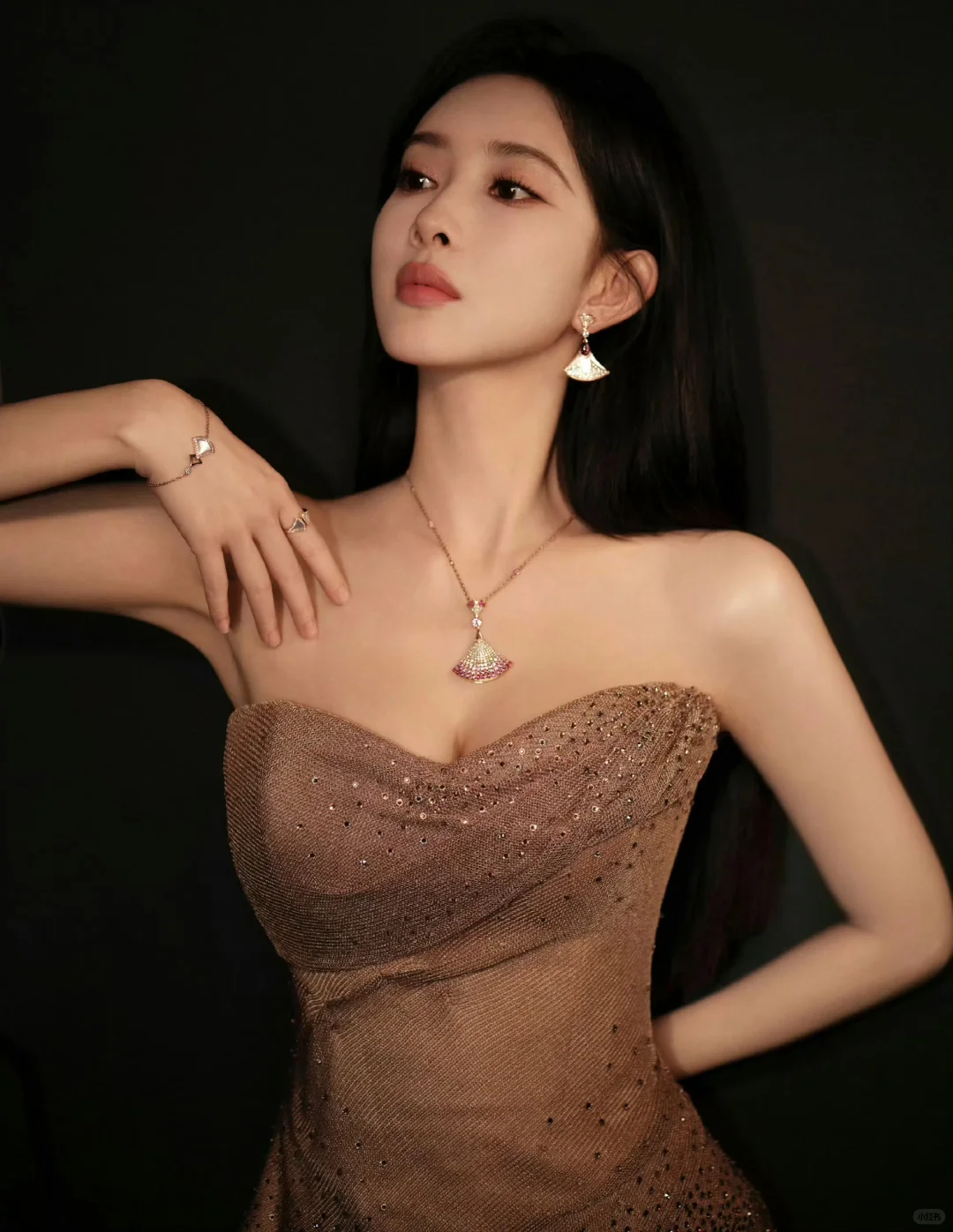 抱歉，孟子义颜值高就是怎么拍都美