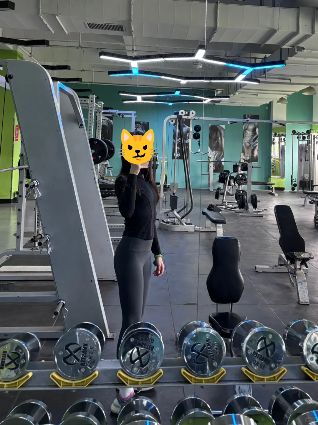 以为瘦了，原来只是瑜伽服显瘦。。。