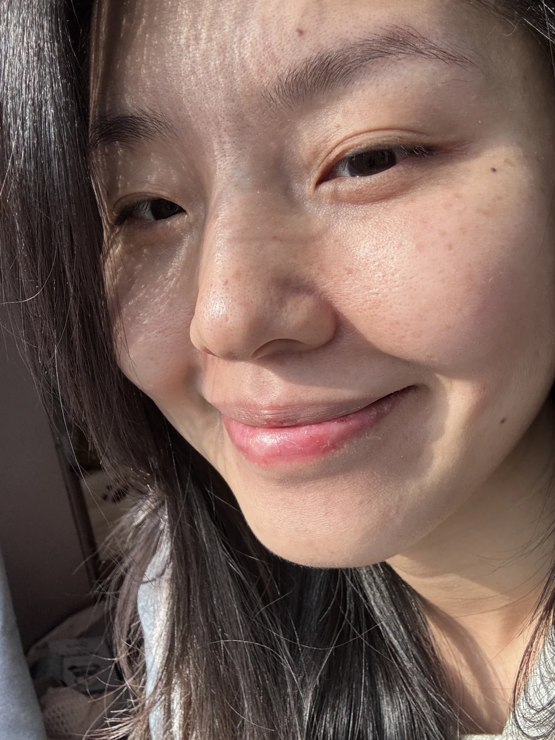 30+姐姐纯素颜阳光下的皮肤
