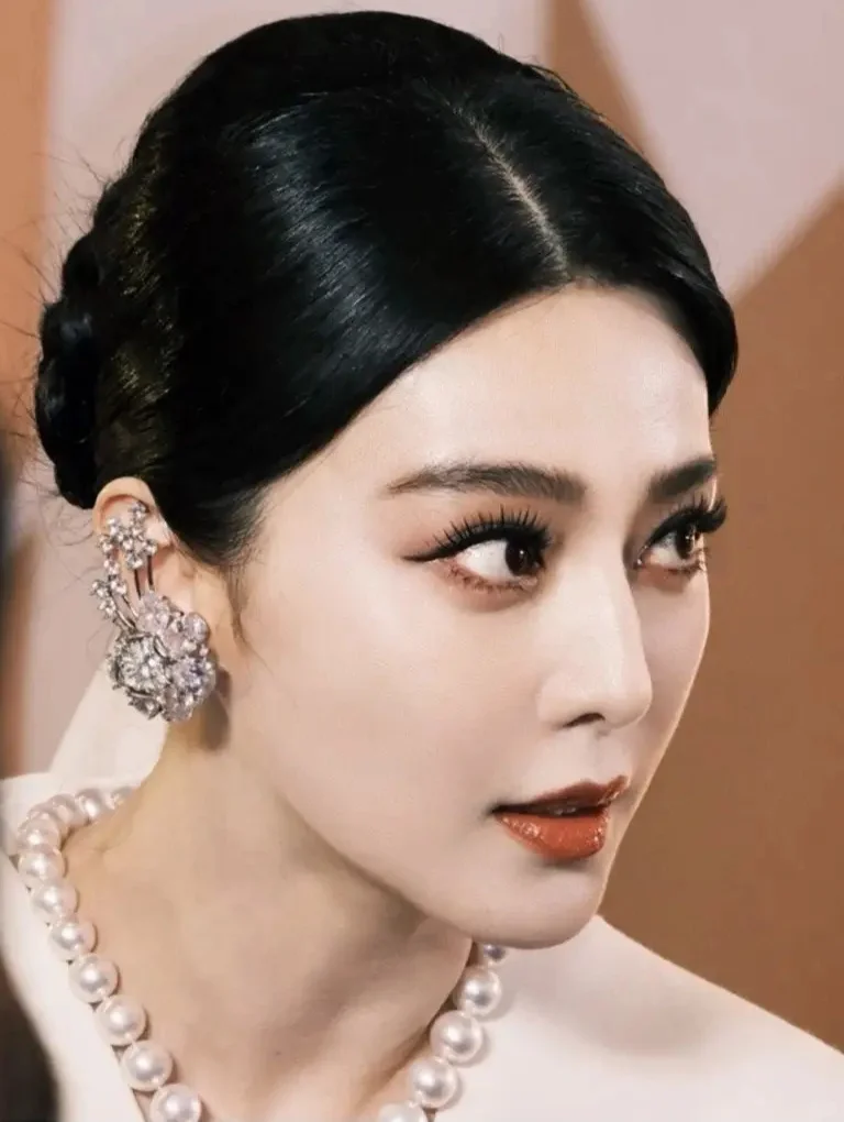 内娱女神范冰冰红毯美照,惊为天人的美貌!