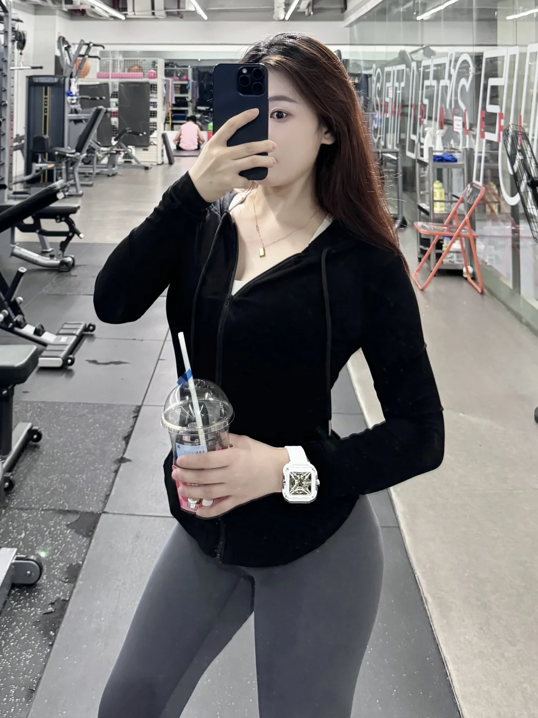 本粗腿女生第一次穿瑜伽裤健身房……