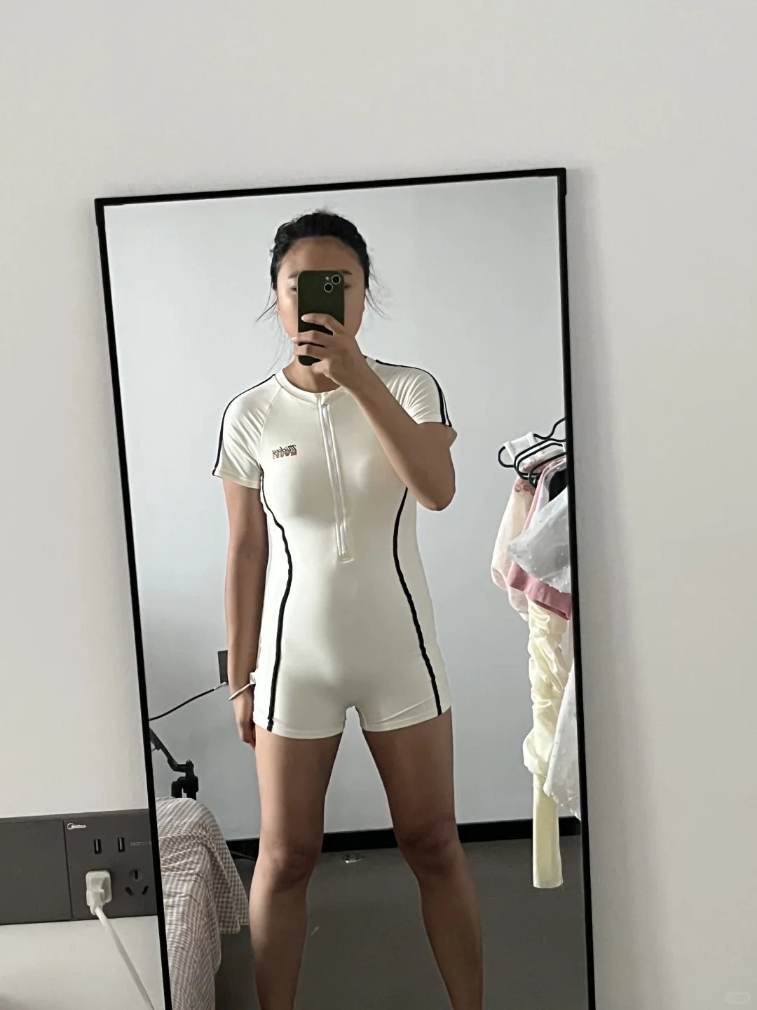 准备学游泳,第一次穿泳衣差点闹笑话