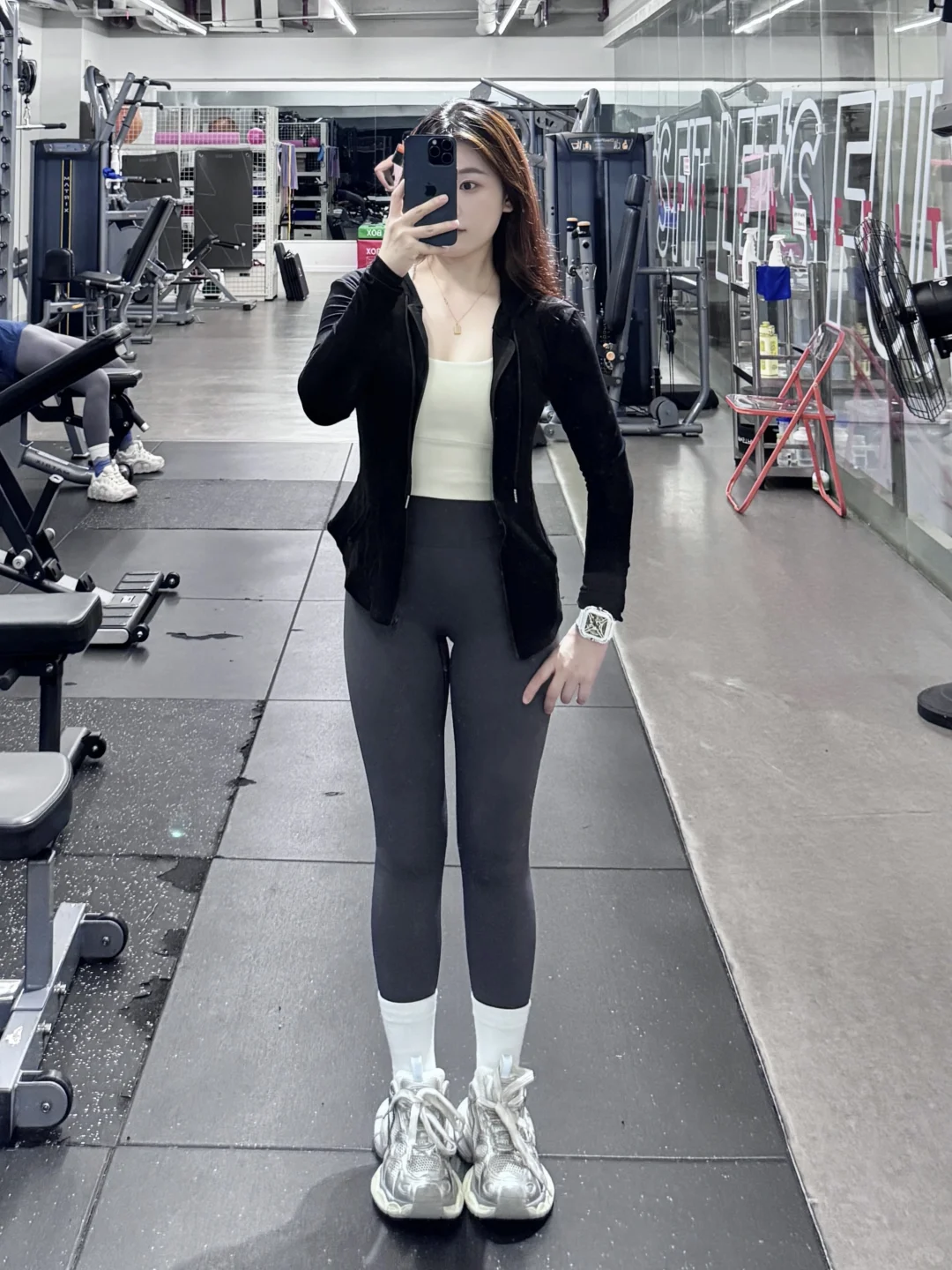 本粗腿女生第一次穿瑜伽裤健身房……