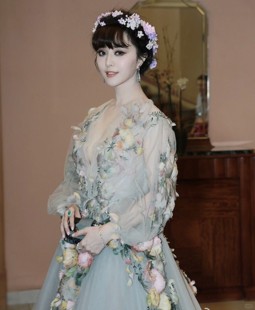 内娱女神范冰冰红毯美照,惊为天人的美貌!