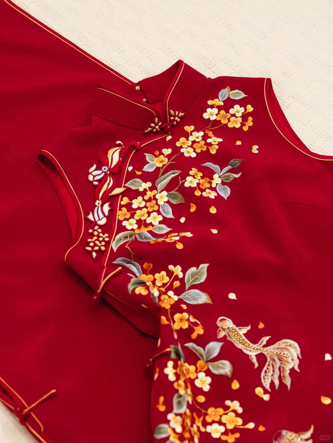 好喜欢这样明艳生动的旗袍敬酒服…