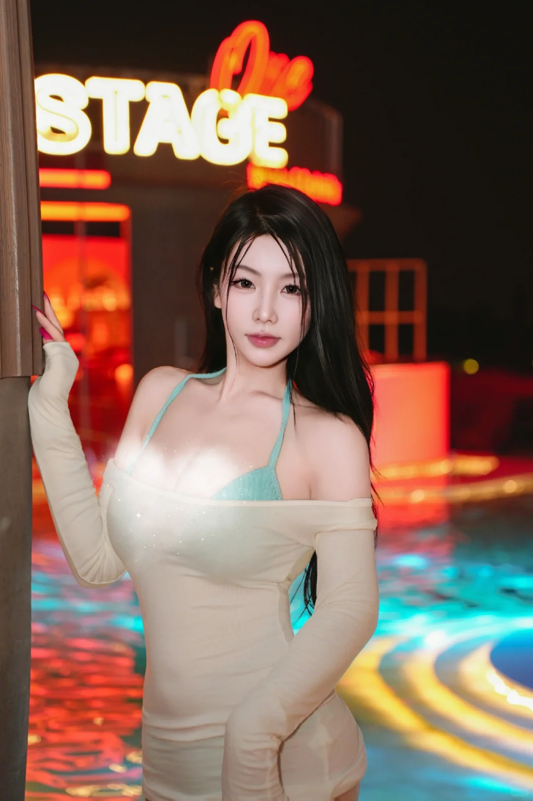 泳池写真 | 姐身材这么好 就该这么穿👙