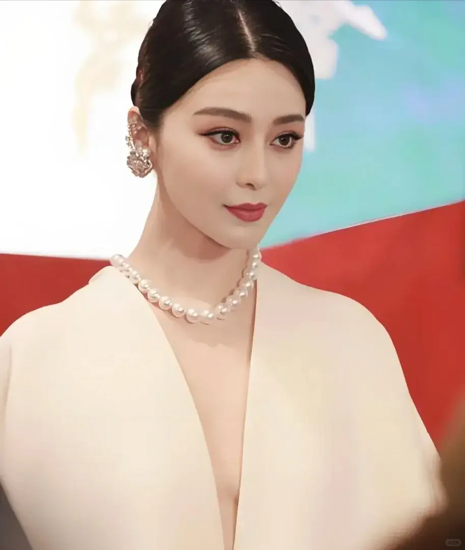 内娱女神范冰冰红毯美照,惊为天人的美貌!