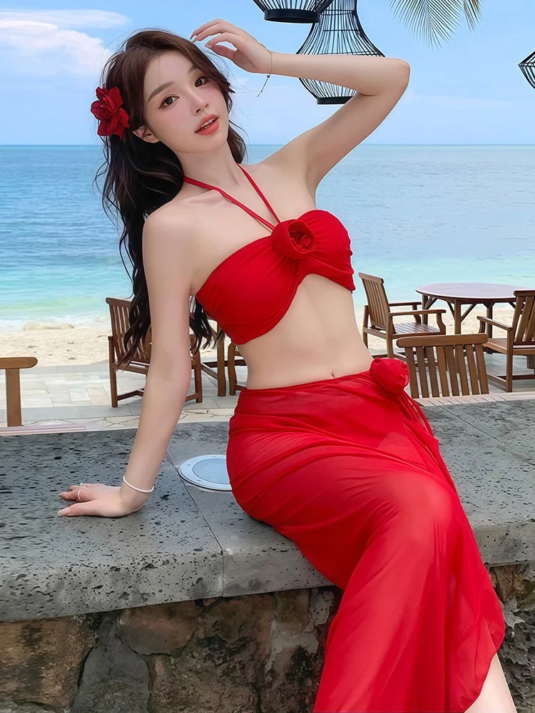 “ 敢穿红色比基尼的女生,从来不需要低调”