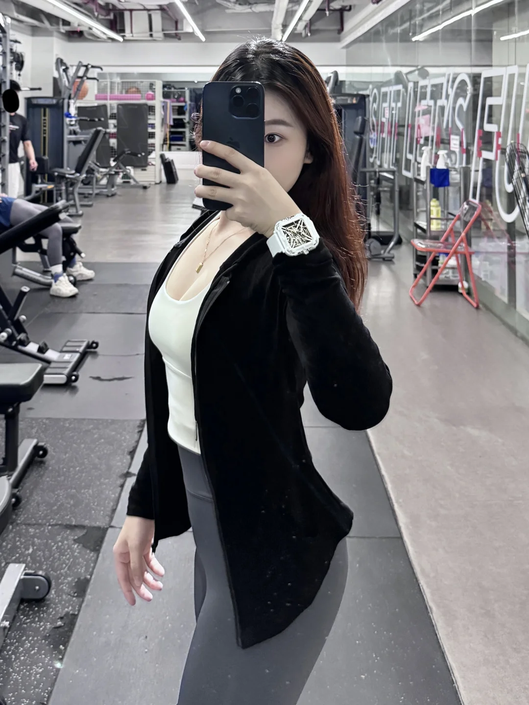 本粗腿女生第一次穿瑜伽裤健身房……