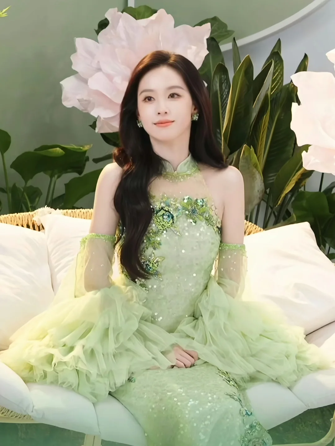 陈都灵身穿我们的新中式绿雅旗袍美出新高度
