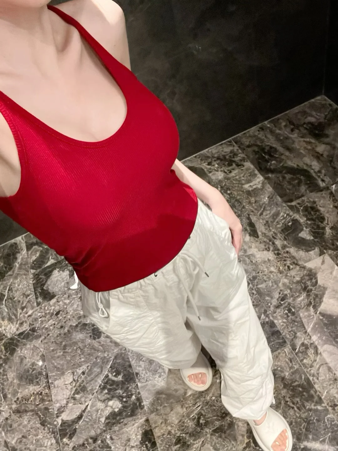 秋冬保暖吊带背心!纯欲还遮副乳!