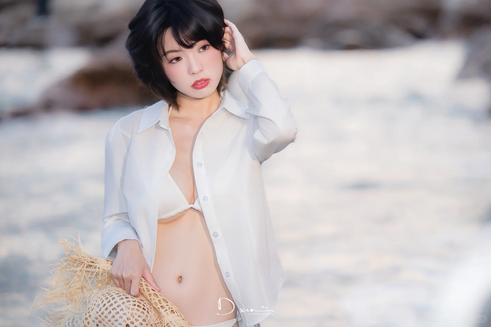 白色氛围感白色泳装很出片