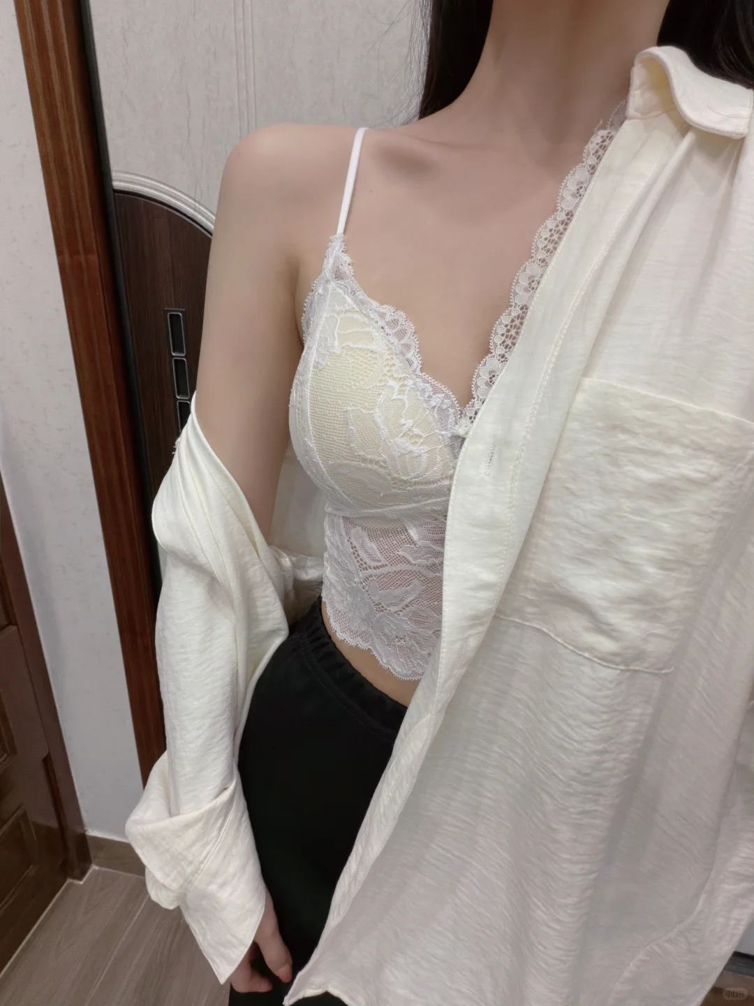 “漂亮是一种感觉” 蕾丝内搭真的好绝哇😍