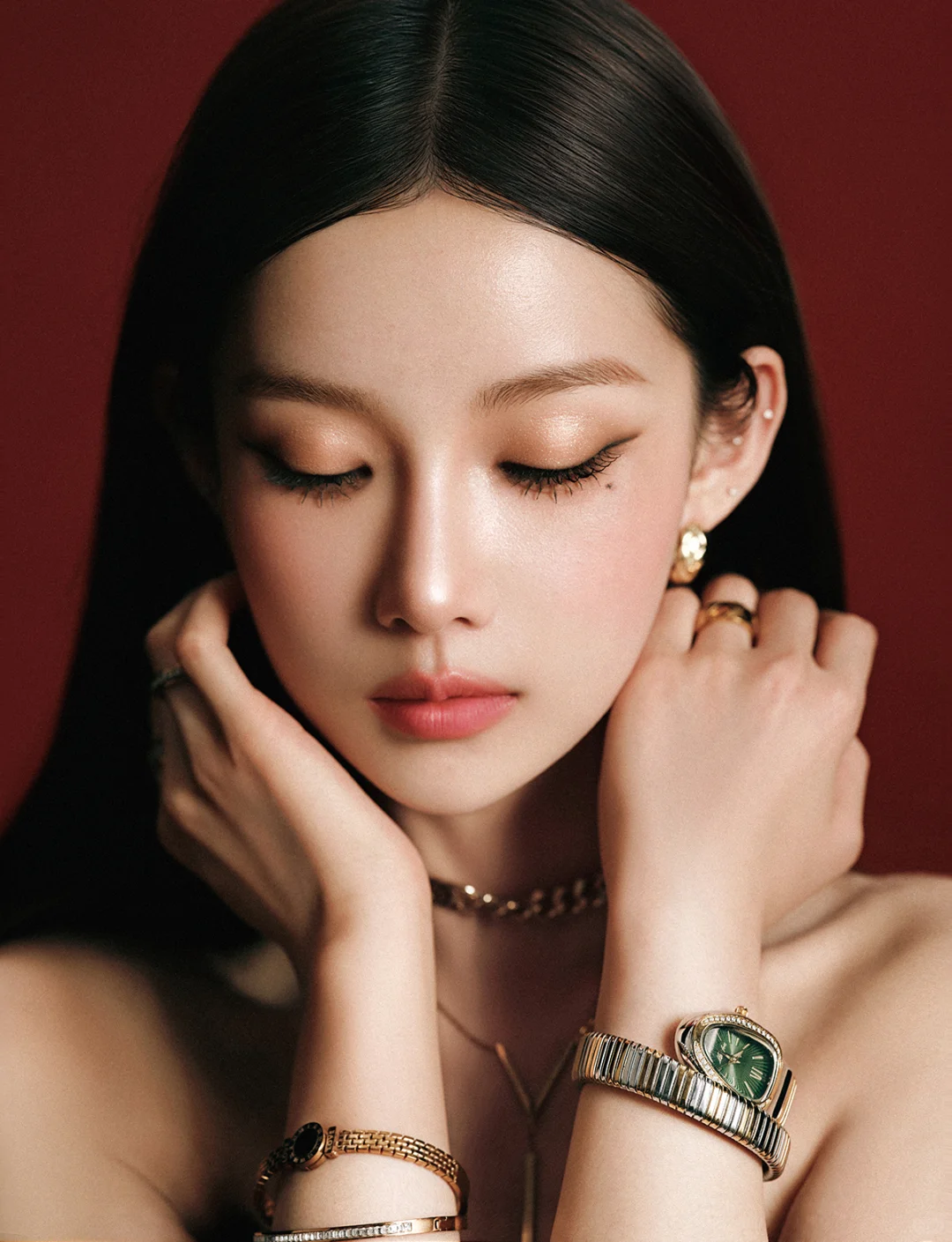 美艳且张扬♥️时尚杂志风少女写真