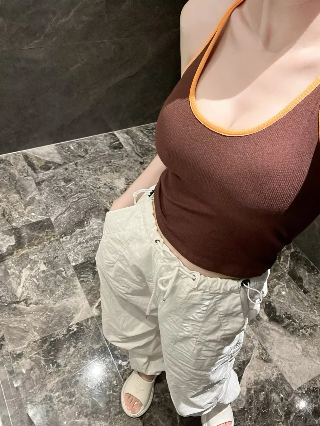 秋冬保暖吊带背心!纯欲还遮副乳!