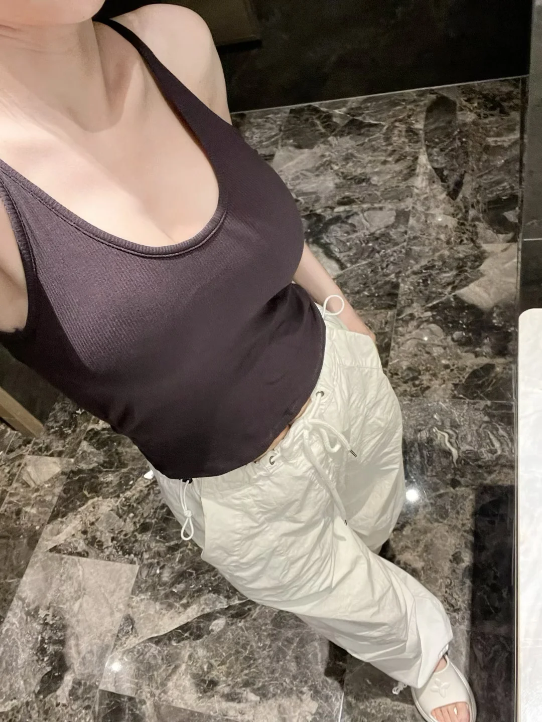 秋冬保暖吊带背心!纯欲还遮副乳!