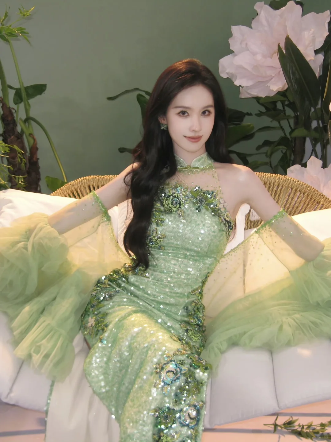 陈都灵身穿我们的新中式绿雅旗袍美出新高度