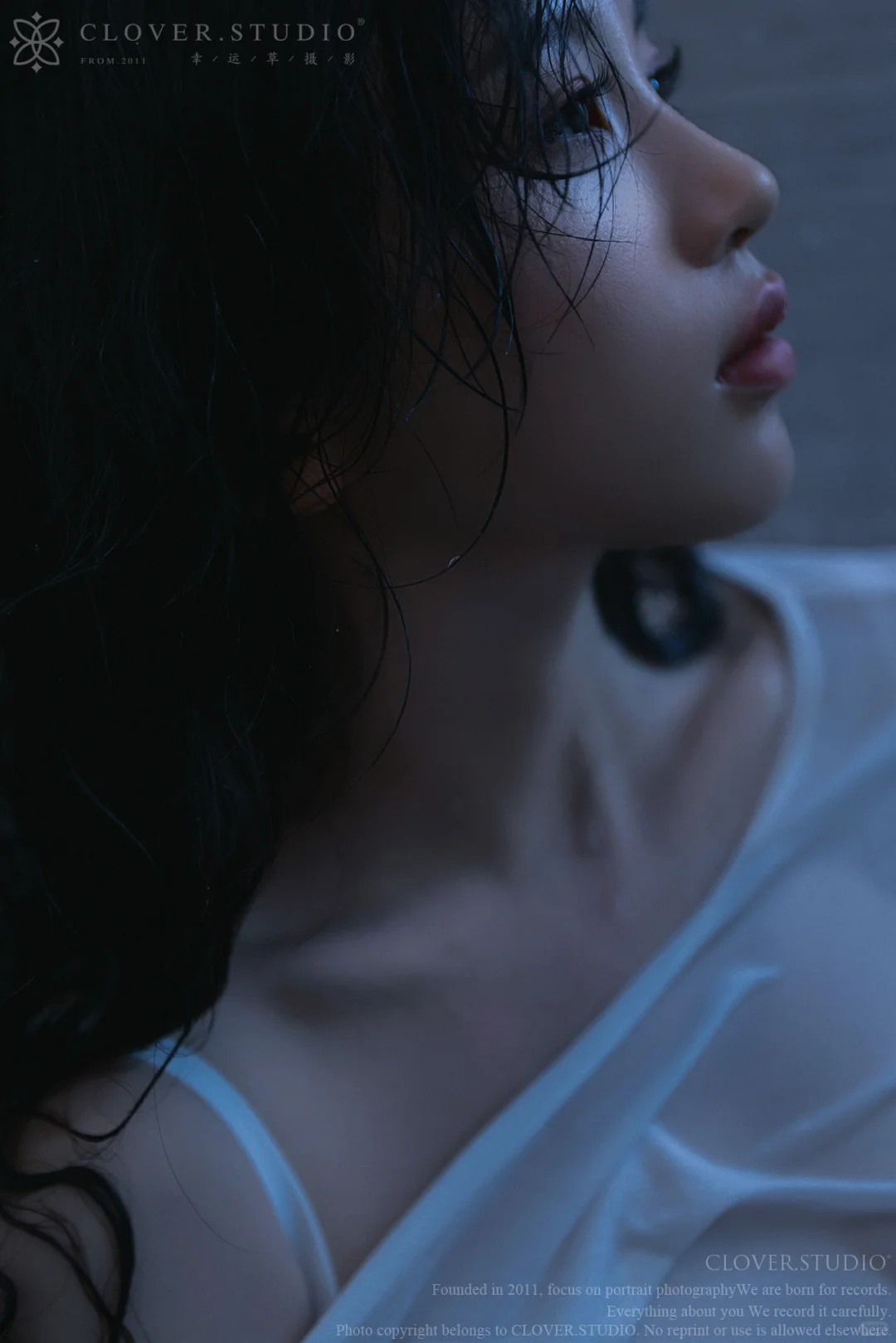 救命！这组浴室写真把纯欲感玩明白了🌧️