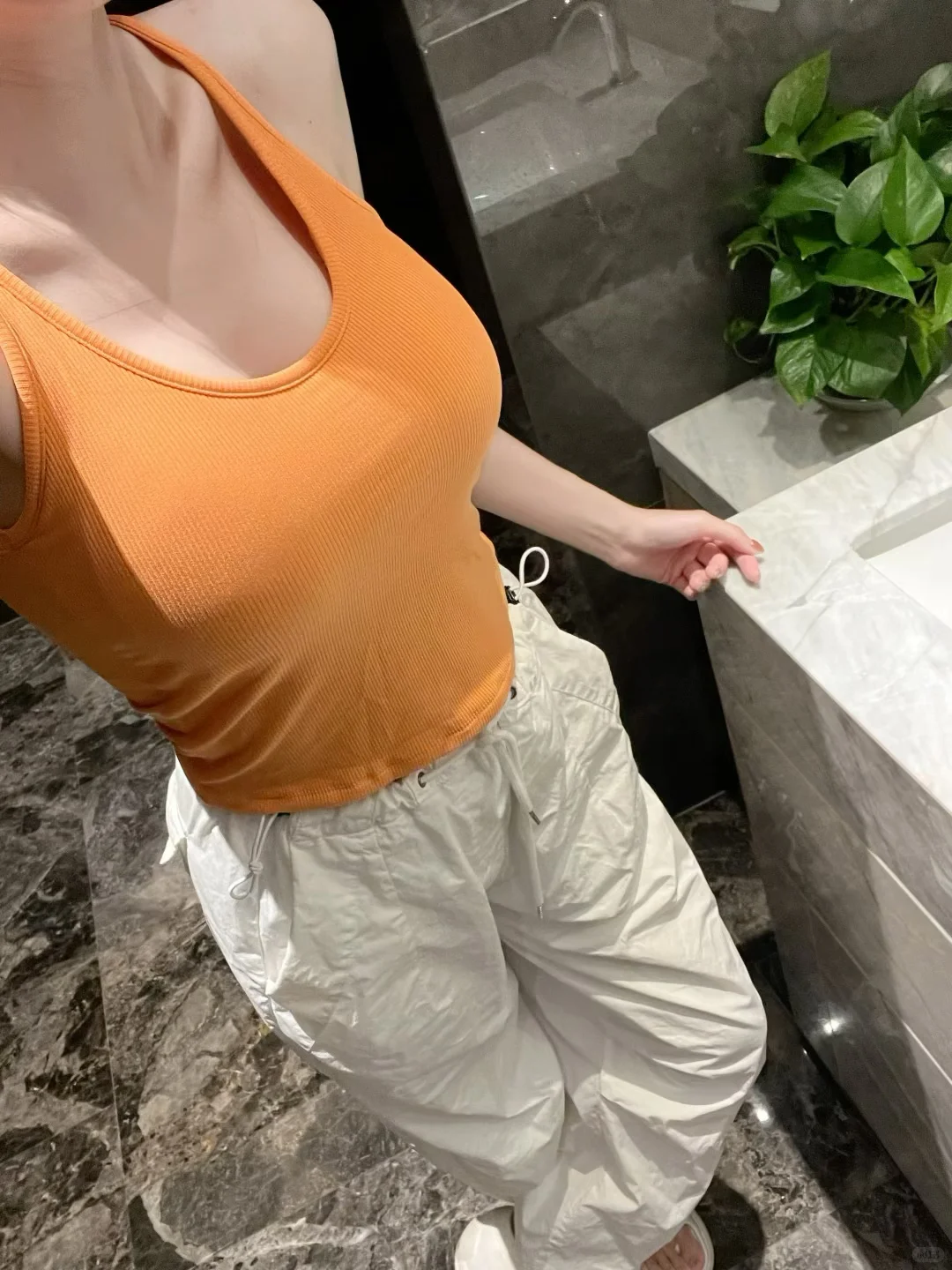 秋冬保暖吊带背心!纯欲还遮副乳!