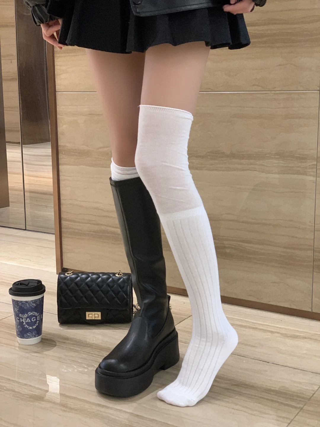 超绝的鞋子搭配+过膝堆堆袜🤩
