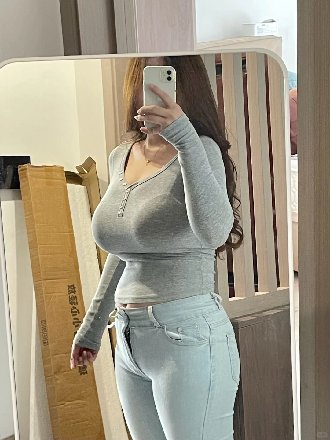 还是穿衣自由不了,🐻大穿紧身衣一晃一晃的