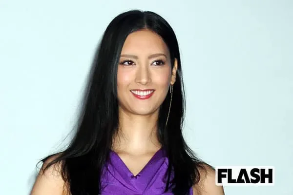 菜菜绪对美不懈追求,完美身材持续进化