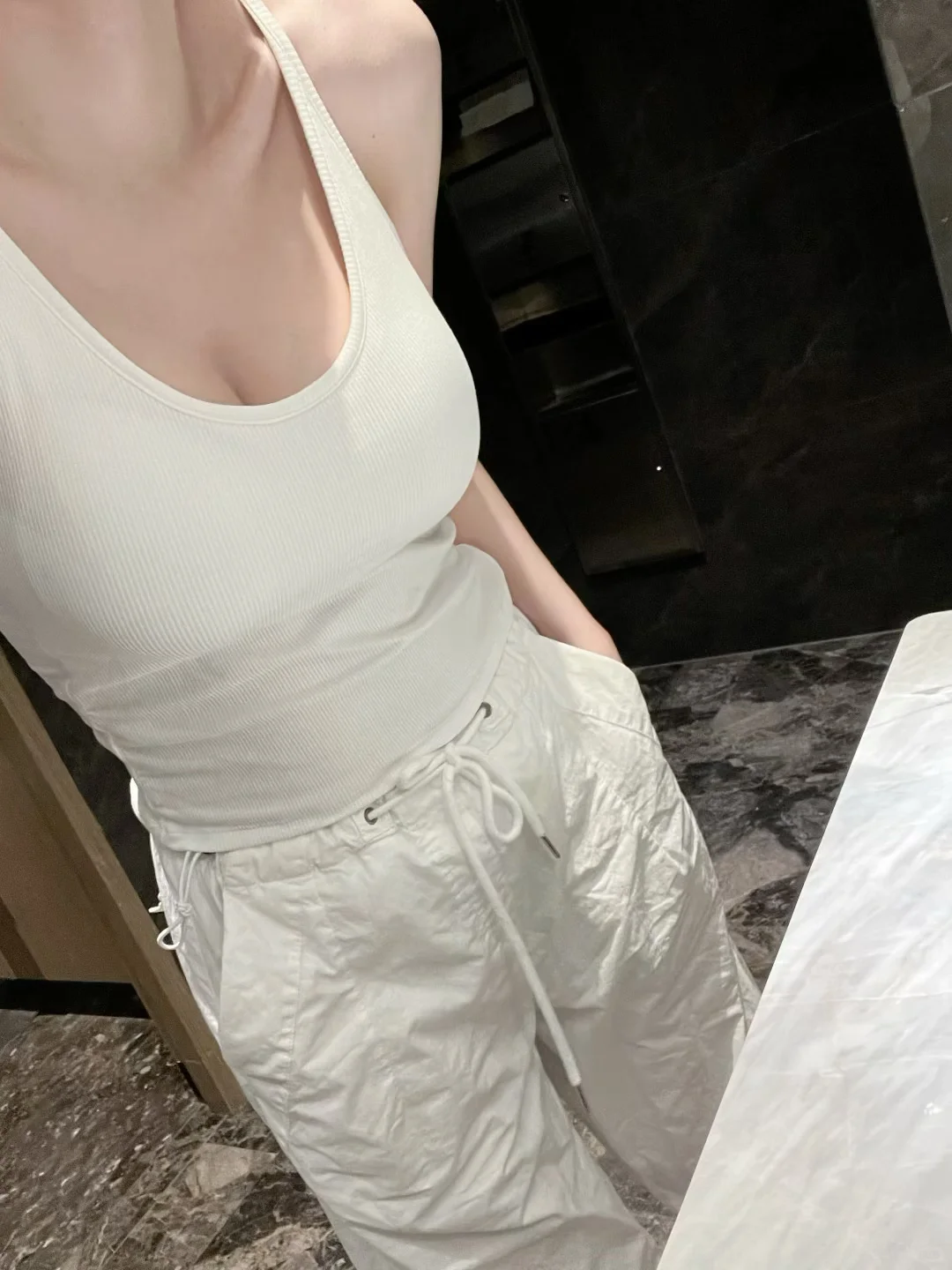 秋冬保暖吊带背心!纯欲还遮副乳!