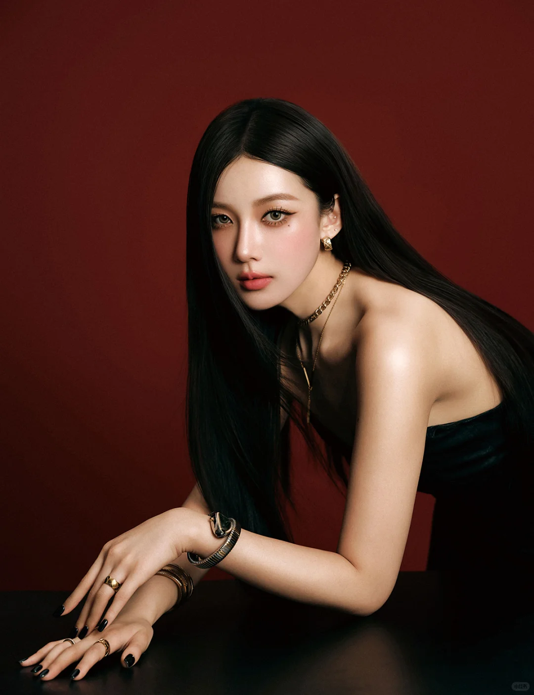 美艳且张扬♥️时尚杂志风少女写真