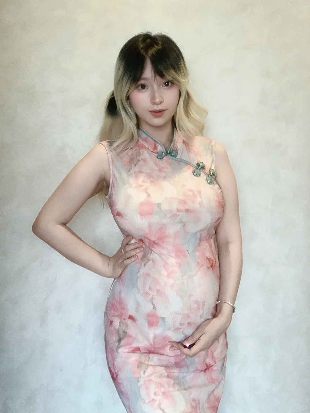 怀孕后穿旗袍才知道什么叫珠圆玉润