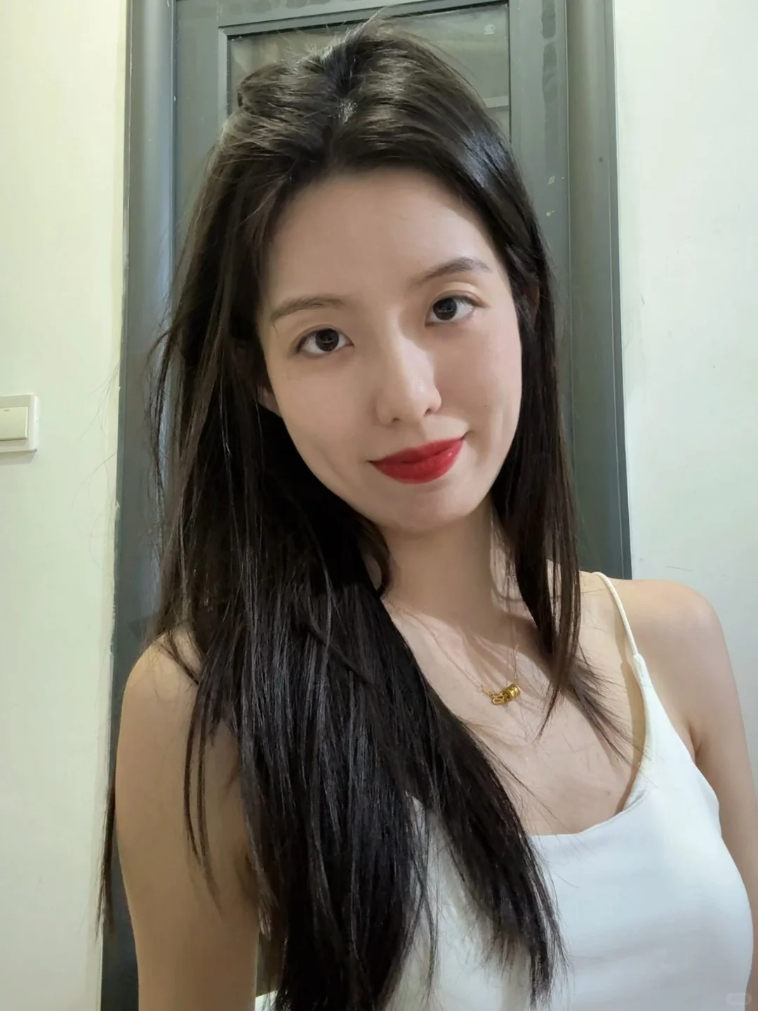 谁能拒绝黑发红唇