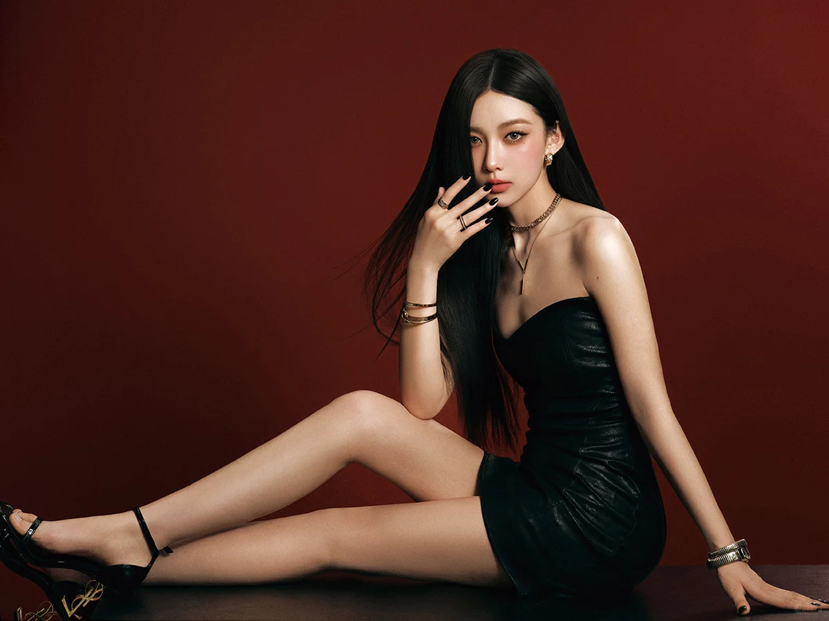 美艳且张扬♥️时尚杂志风少女写真