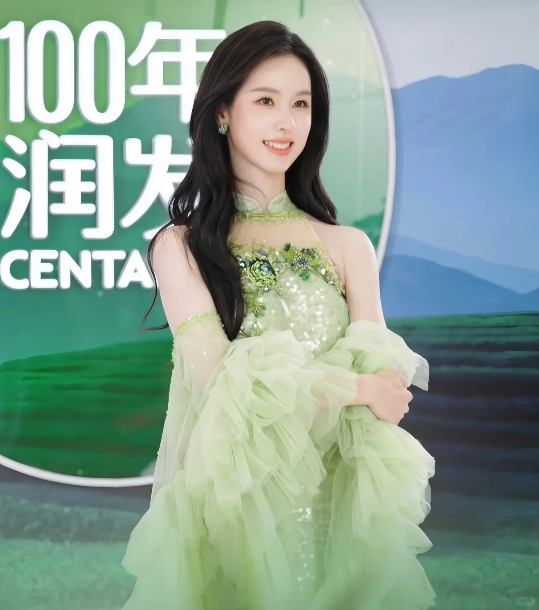 陈都灵身穿我们的新中式绿雅旗袍美出新高度