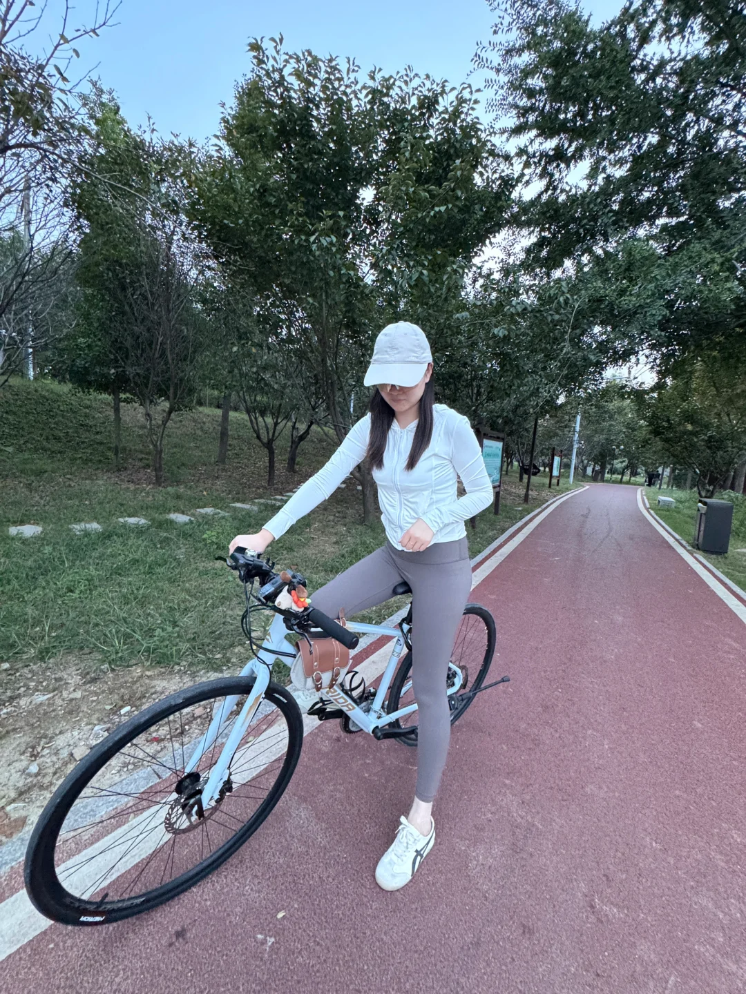 秋天晚上出来骑车有多酷🍂太舒服了555
