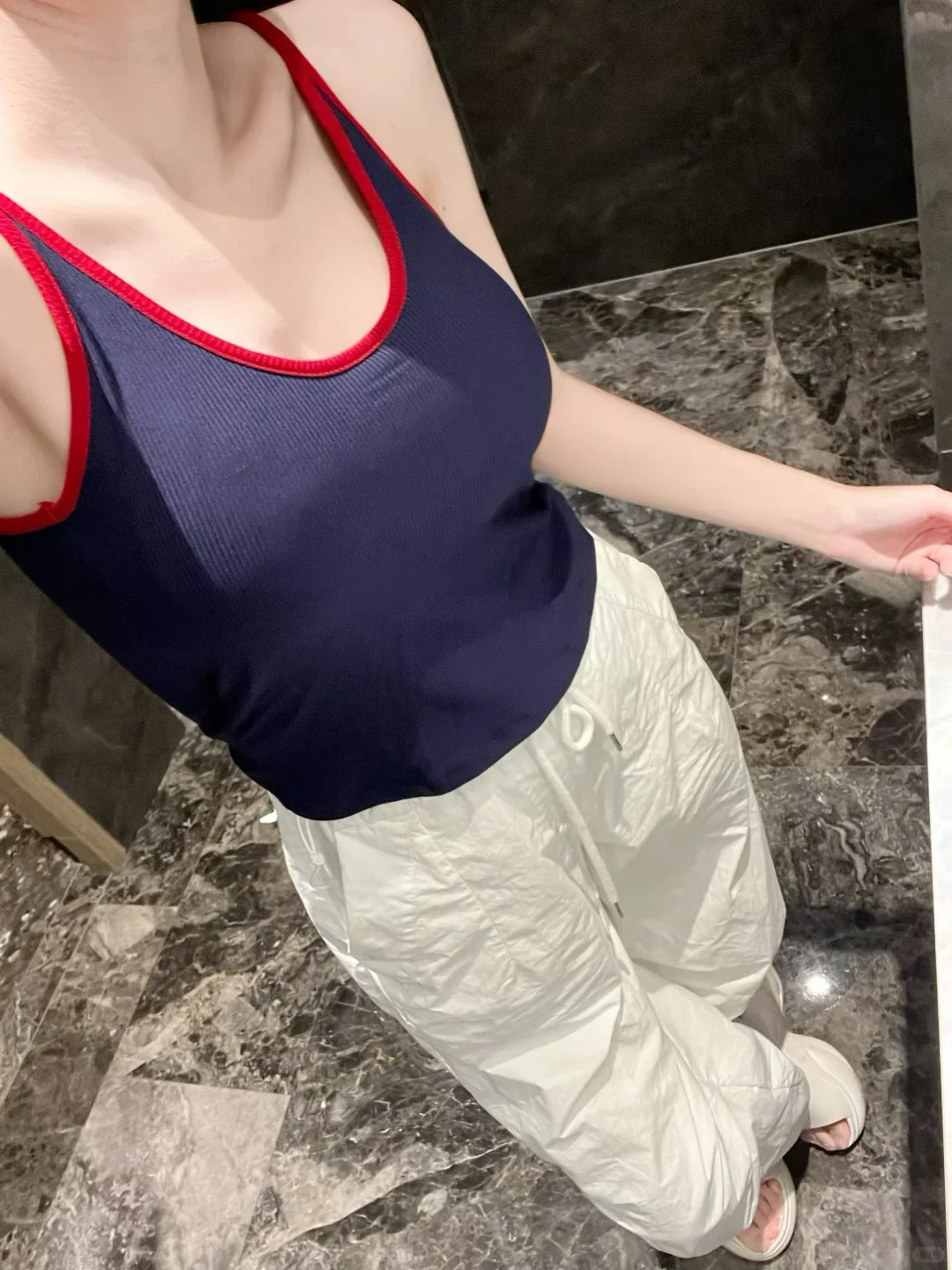 秋冬保暖吊带背心!纯欲还遮副乳!