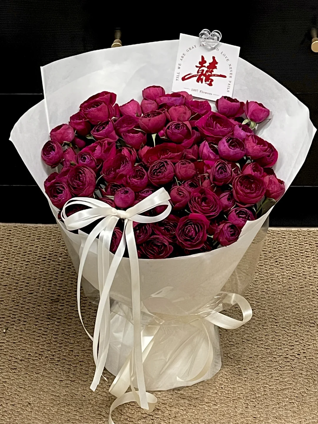 💜订婚那天,他捧着这束“红蕾丝”走向我