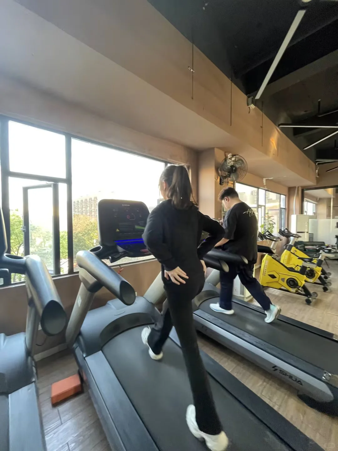 160女大勇闯健身房🏋