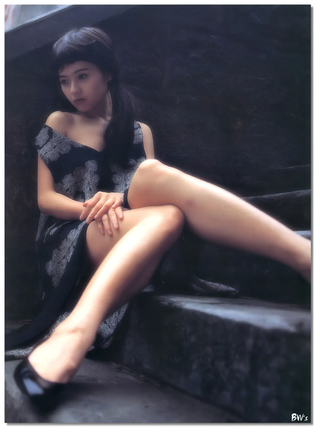 小泽忠恭给港星李丽珍拍摄的写真,有些构图