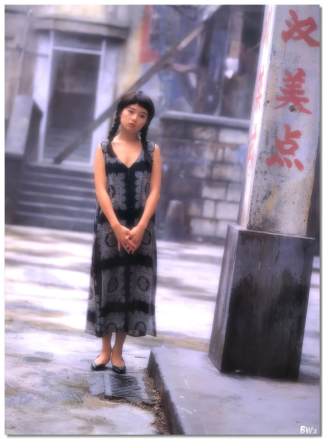 小泽忠恭给港星李丽珍拍摄的写真,有些构图