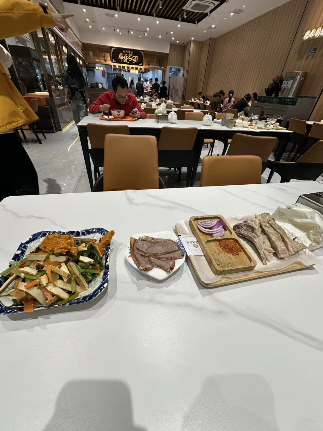 女生每天吃两到三千大卡很正常!