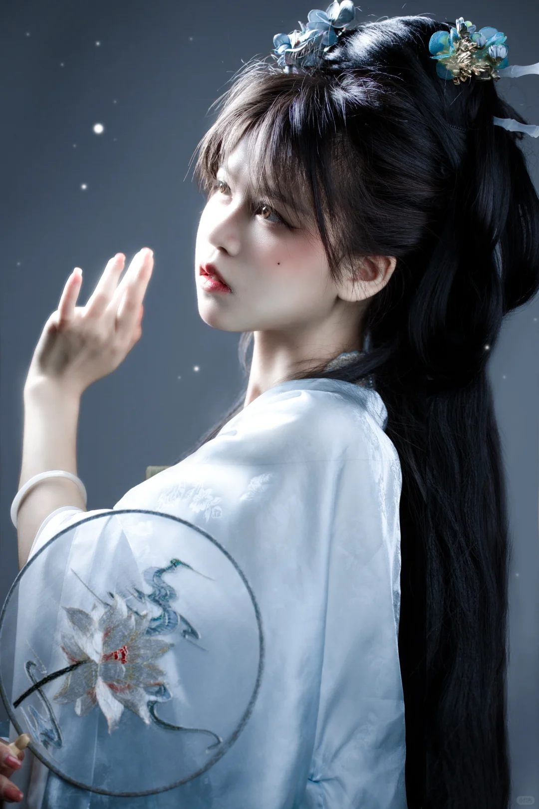 家人们!跟我学这几个汉服拍照动作!