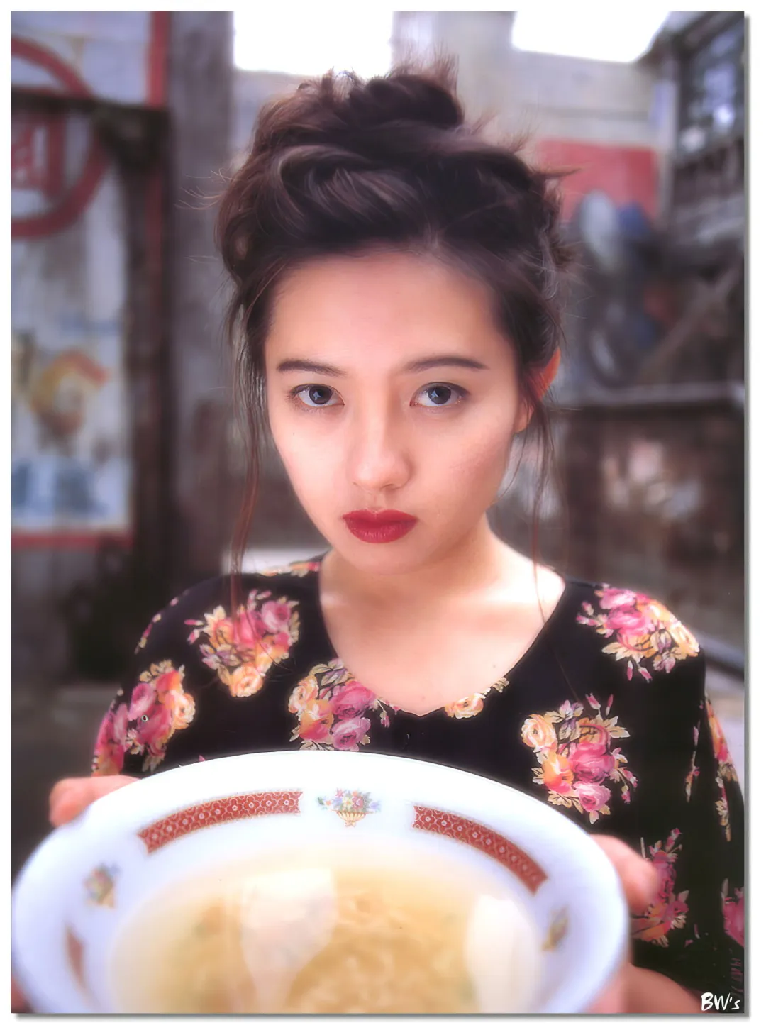 小泽忠恭给港星李丽珍拍摄的写真,有些构图