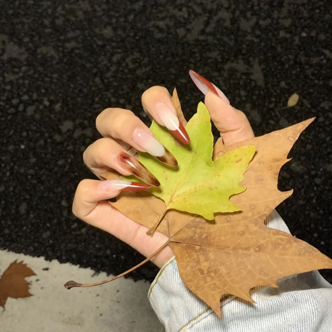 像我这样魅惑的女人就要做这样的美甲🫦